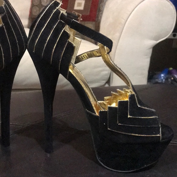 Shoe Dazzle Shoes - Black and gold heels